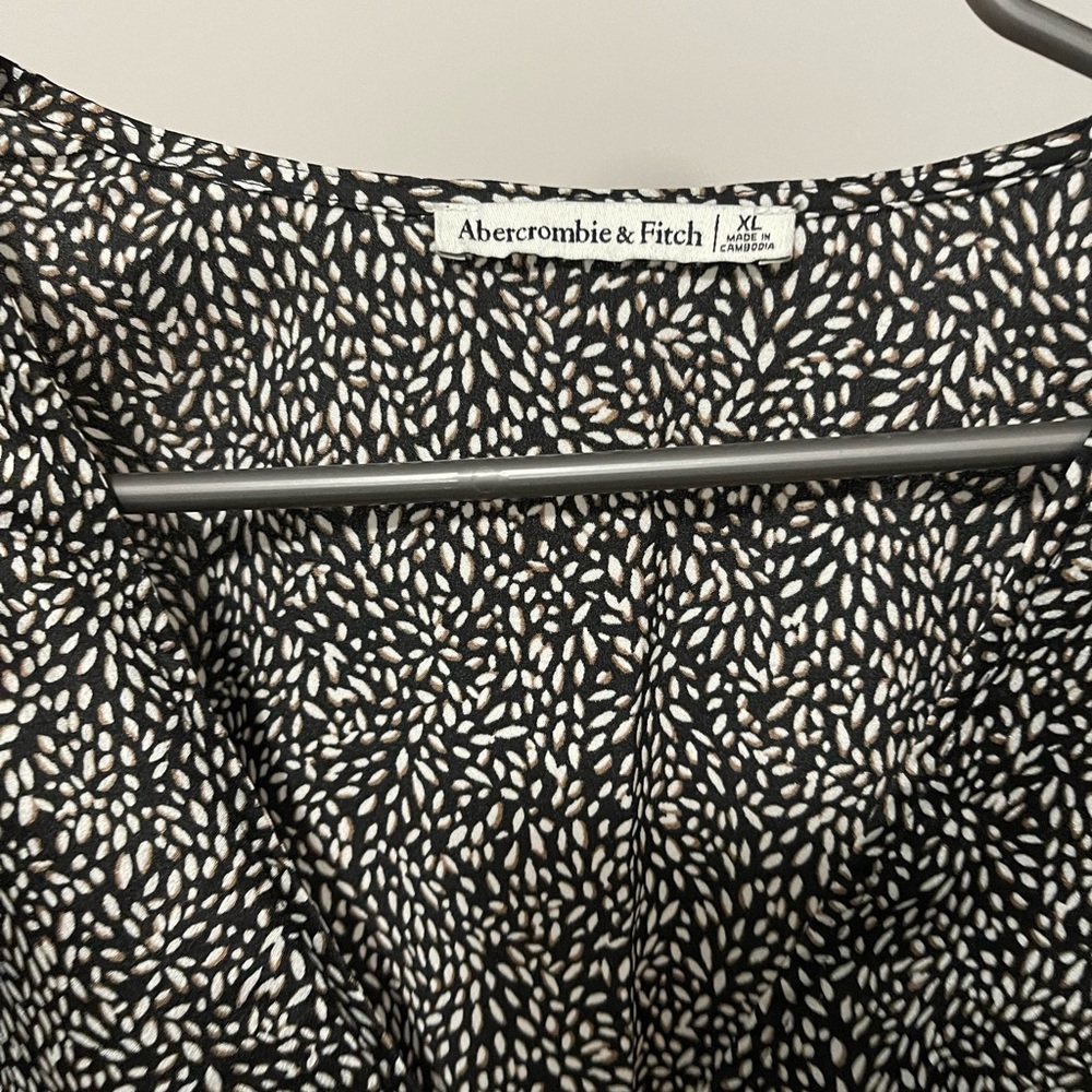 Size XL but fits medium